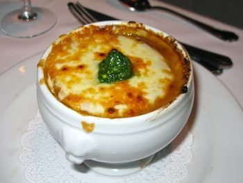 Onion Soup with Cheese - Kremmydosoupa Me Tyri